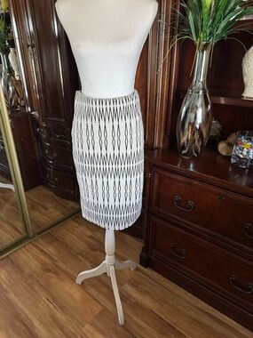 Zara Black and White Geometric Knit Pencil Skirt